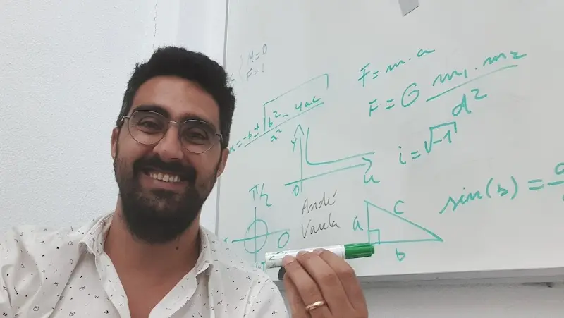 André Varela Explicador