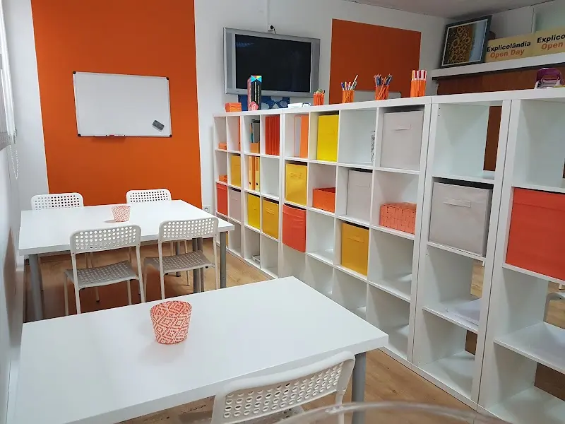 EXPLICOLÂNDIA Torres Vedras - Centro de Estudos e Explicações