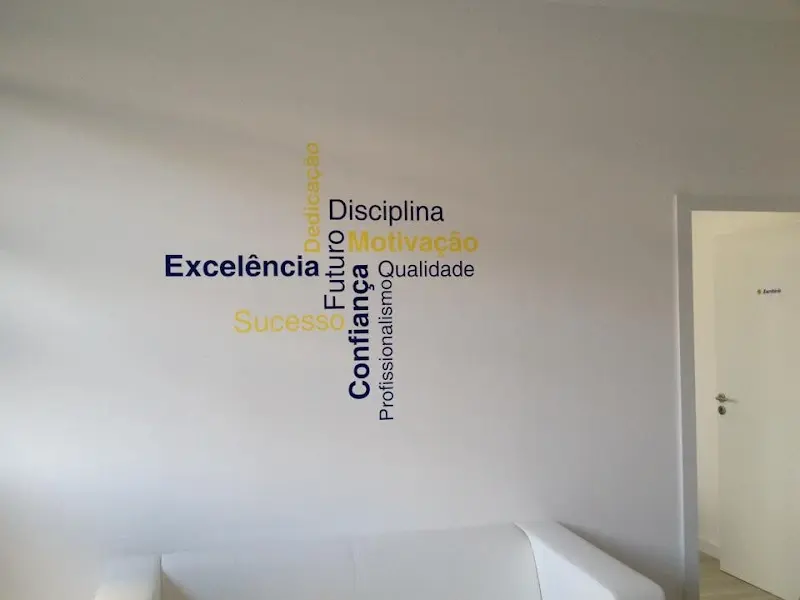 Centro de Estudos e Explicações Génios