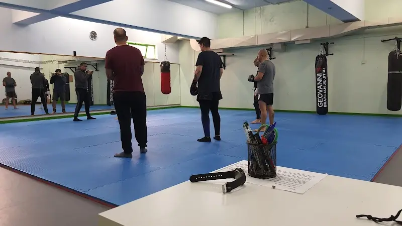 TOTAL FIGHTER'S TEAM | Muay-Thai , Boxe, Jiu-Jitsu, MMA e defesa pessoal | Almada