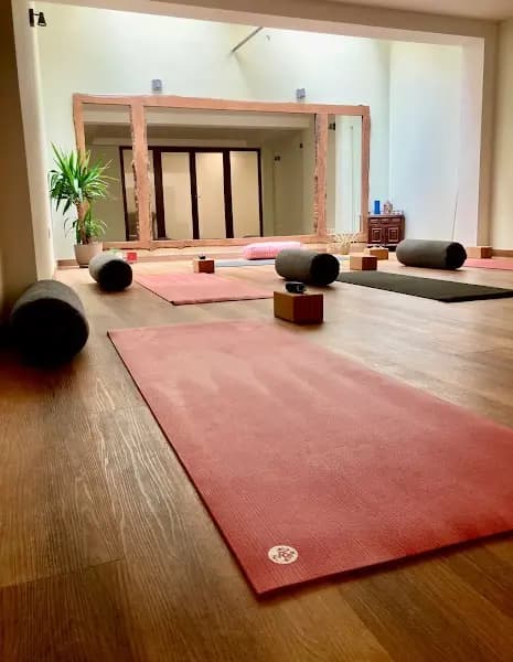 YoDa Flow Studio - Yoga / Dance / Retreats