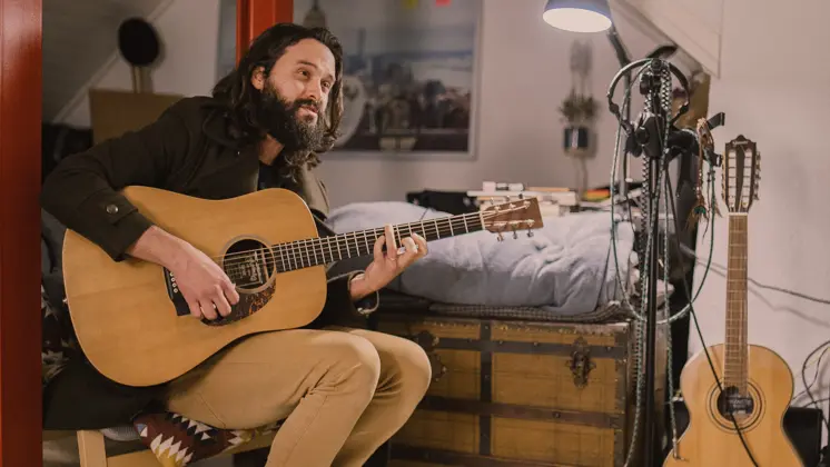 Cauê Nardi | Professor de Canto e Guitarra